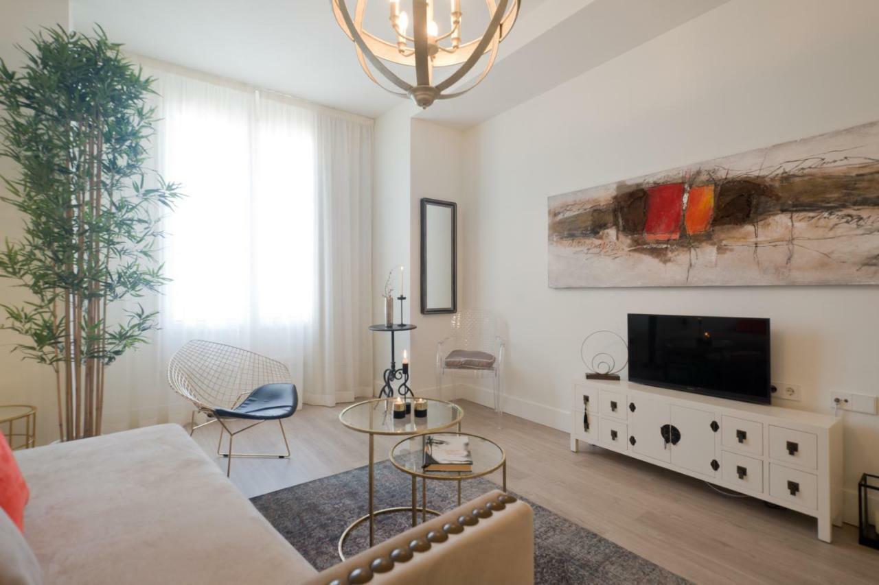 Central Deluxe Apartments กรานาดา ภายนอก รูปภาพ